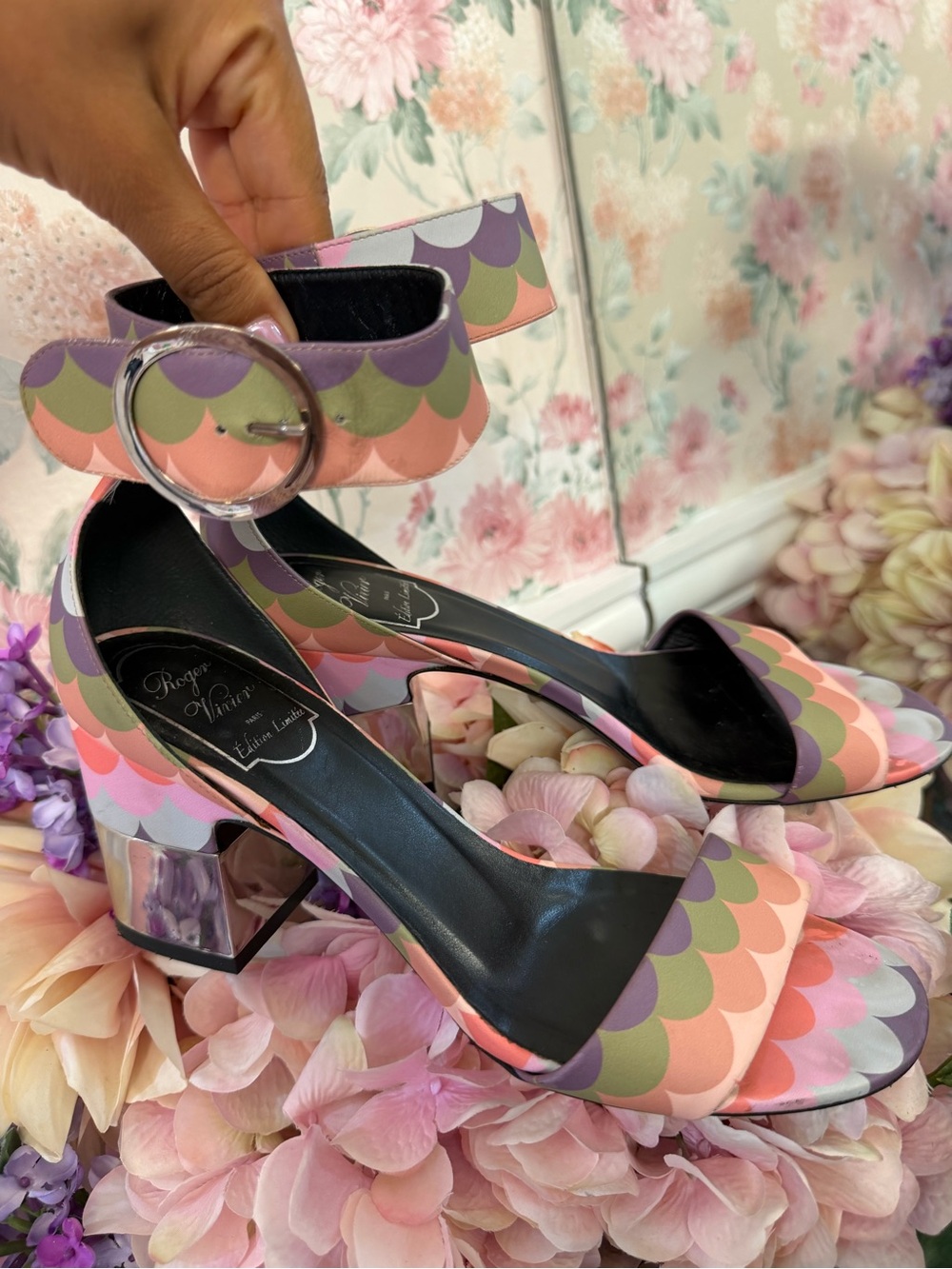 Limited edition Roger Vivier Pastel Scallop Ankle-Strap Sandals - Picture 1 of 6